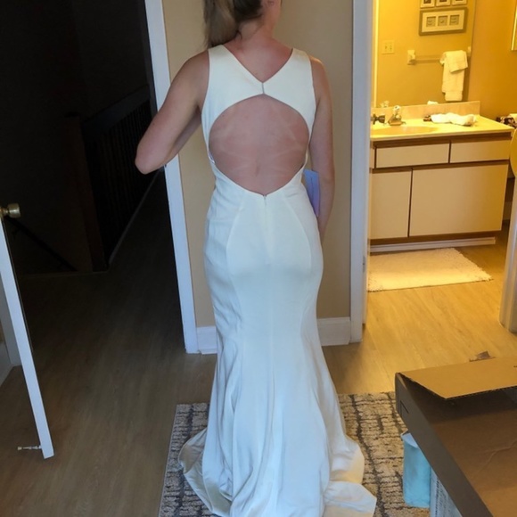 White gown - Picture 3 of 5